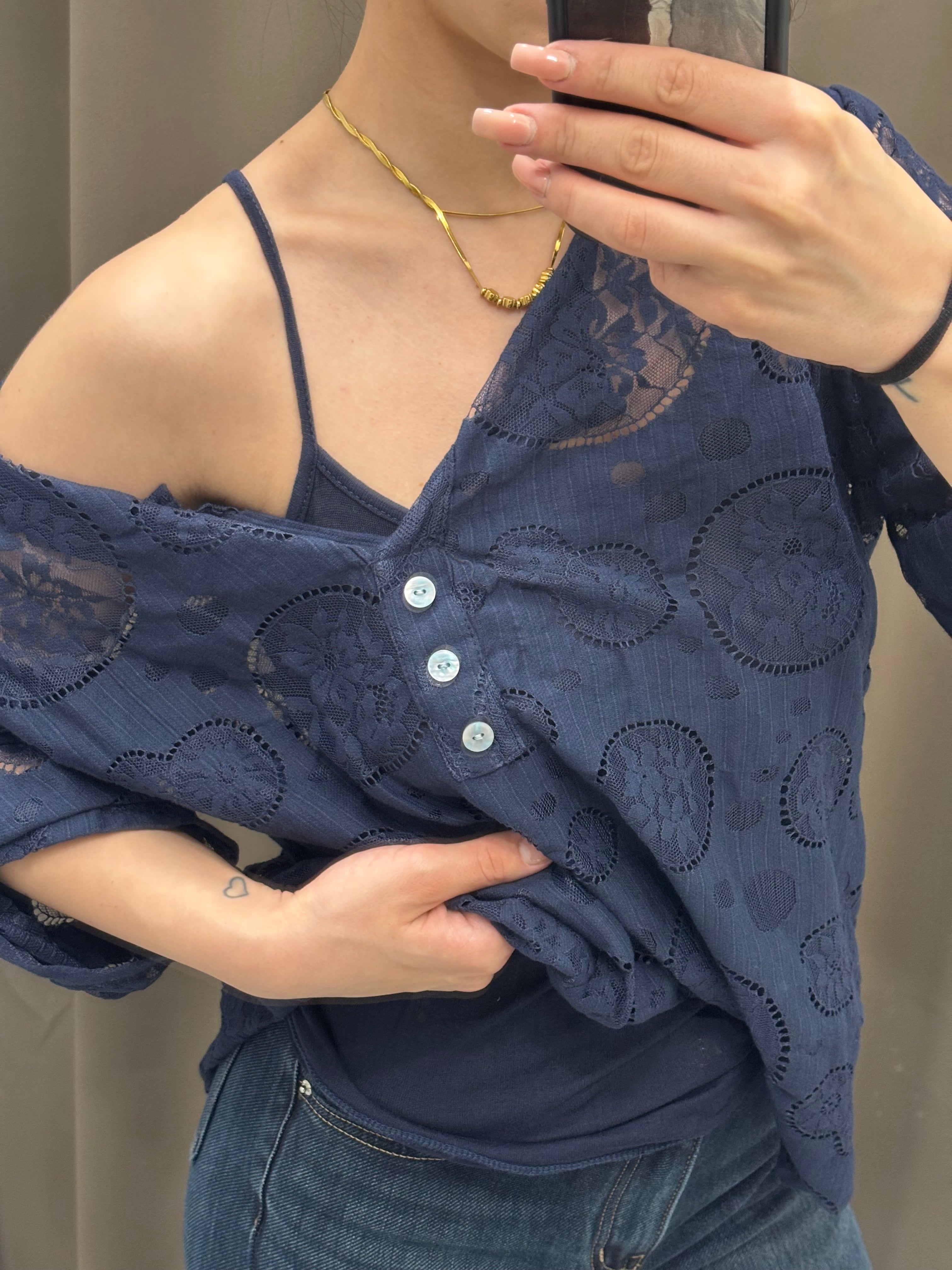Maglia morita con canotta  sotto